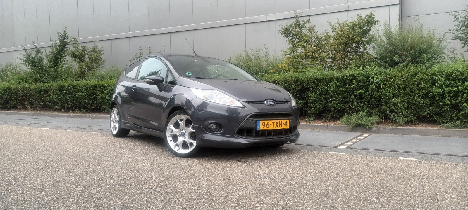 Ford Fiësta 1.6 Ti-vct 88KW 3DR 2012 Grijs, Auto's, Ford, 31 €/maand, 4 cilinders, Origineel Nederlands, Handgeschakeld