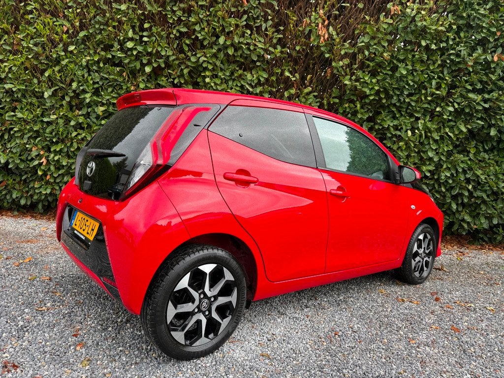 Toyota Aygo 1.0 VVT-i x-joy |NWE APK|CARPLAY|CAMERA|AIRCO|NA, Voorwielaandrijving, Stof, Gebruikt, 4 stoelen