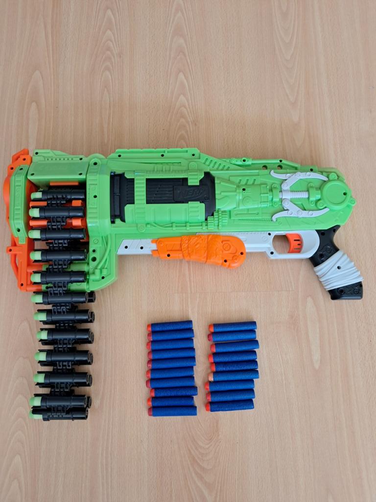 Nerf Zombie Strike Ripchain Blaster met Darts, Ophalen of Verzenden, Zo goed als nieuw, Jongen of Meisje