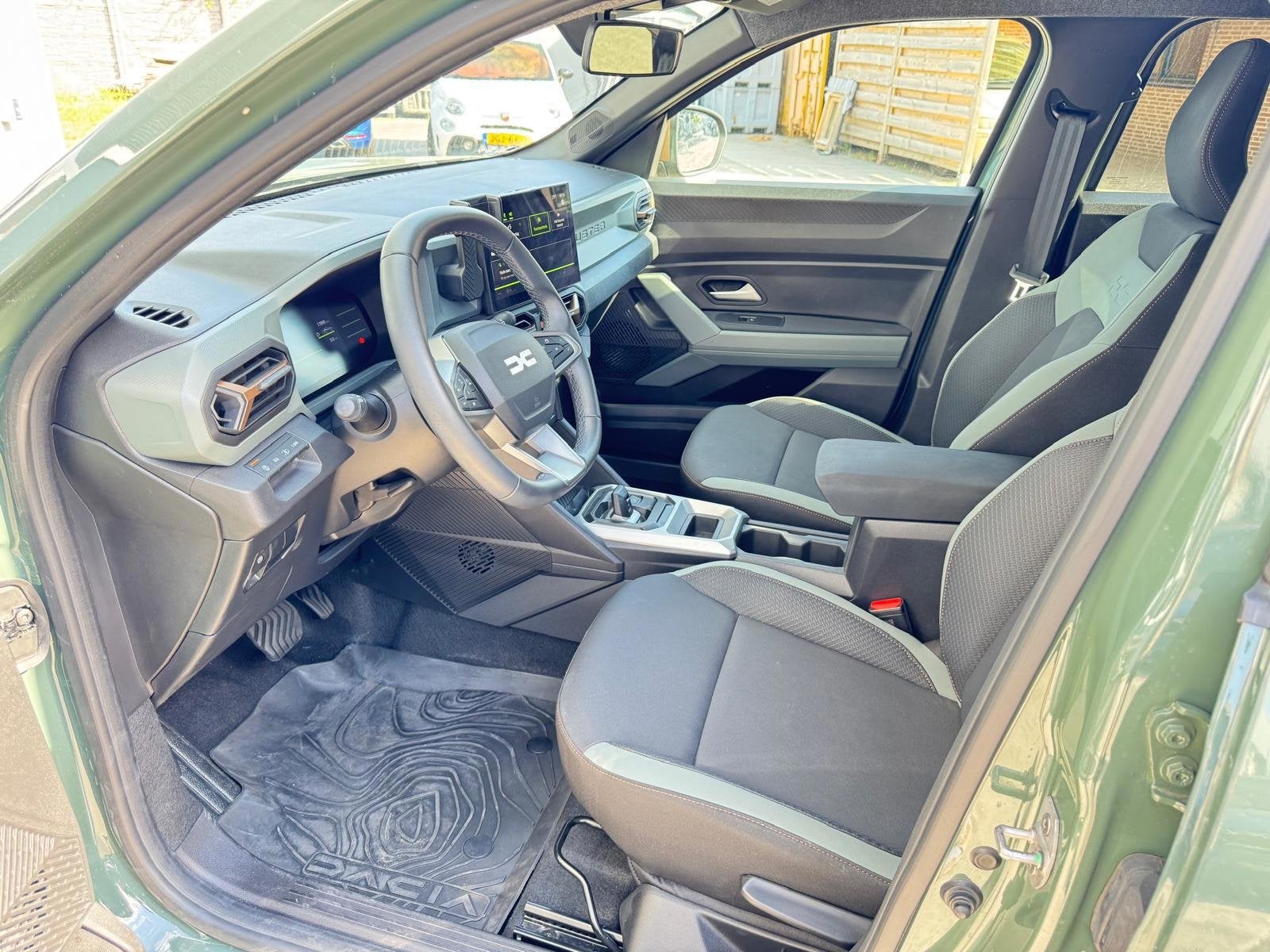 Dacia Duster 1.6 Hybrid 140 Extreme • Apple CarPlay • va, Stof, Parkeersensor, 143 pk, Duster
