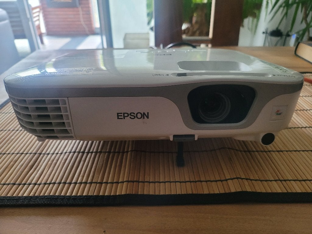 Beamer, Ophalen of Verzenden, Zo goed als nieuw, LED, Epson