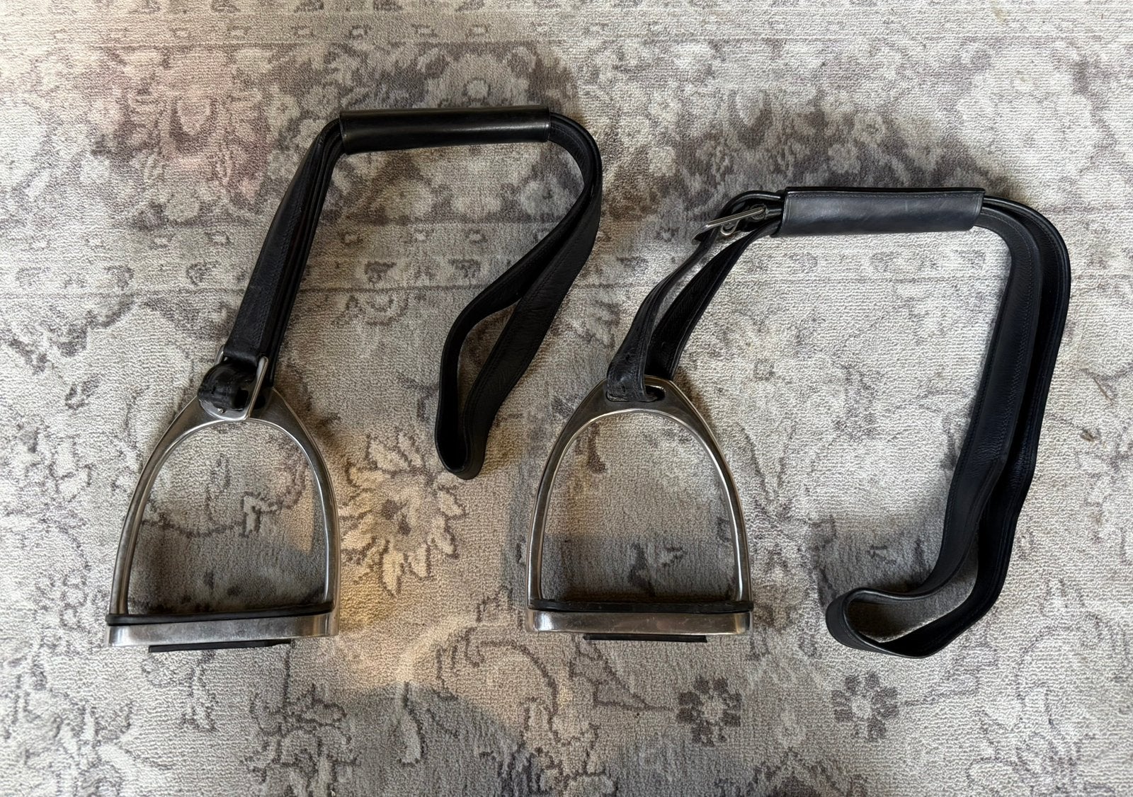 stijgbeugels met beugelriemen en hoesjes zwart 145cm, Dieren en Toebehoren, Paarden en Pony's | Hoofdstellen en Tuigage, Ophalen of Verzenden
