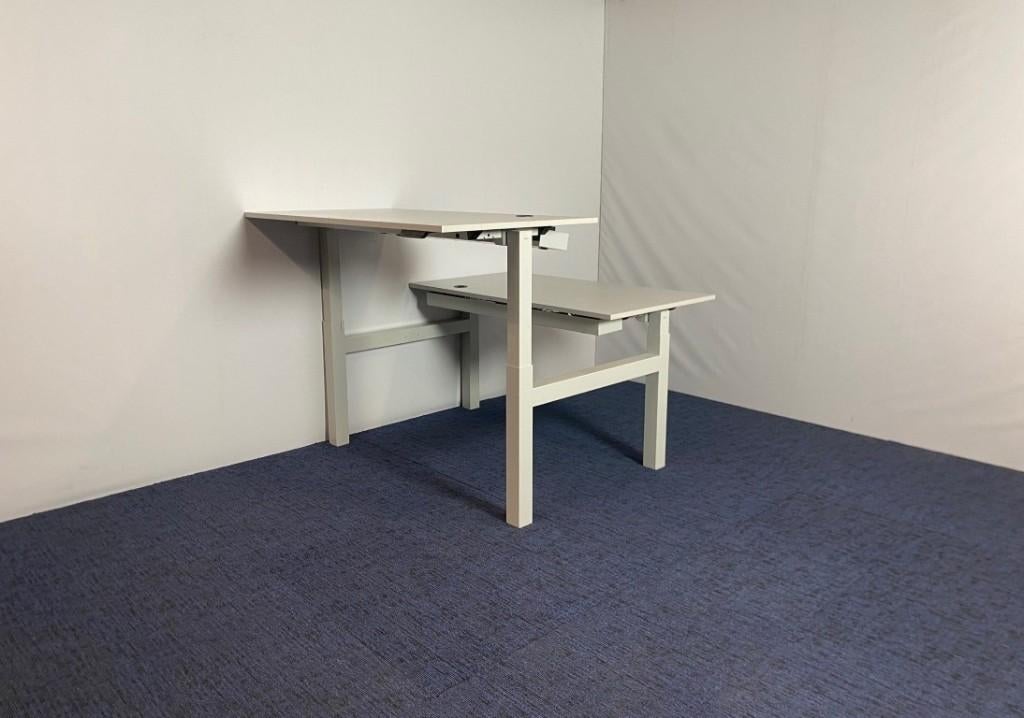 Bench zit/sta bureau Gispen (elektrisch) - 140 x 170 cm., Huis en Inrichting, Bureaus, Ophalen, In hoogte verstelbaar, Gebruikt