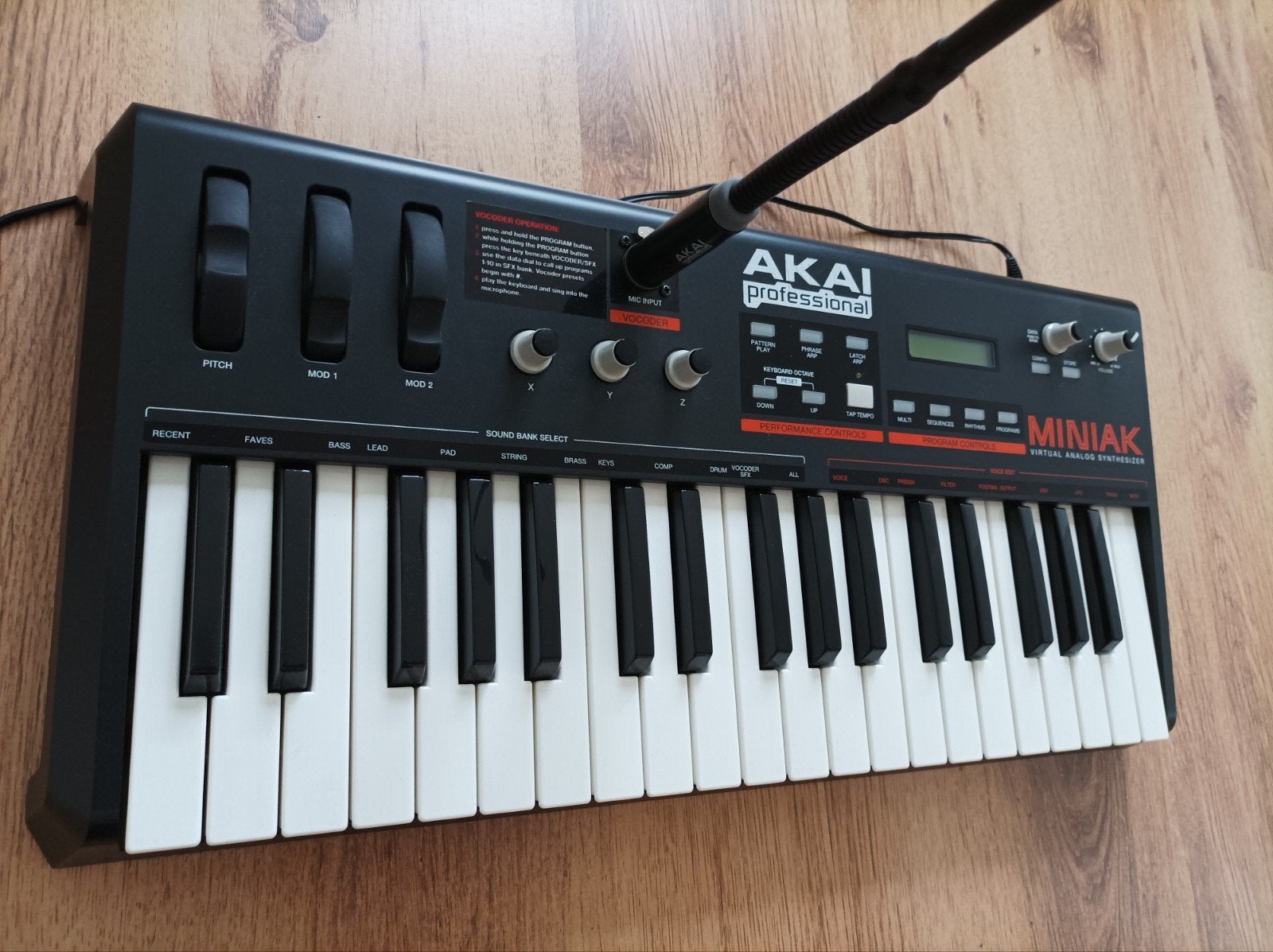 Akai Miniak V.A  synthesizer, Muziek en Instrumenten, Synthesizers, Overige merken, Zo goed als nieuw, Met midi-aansluiting, Overige aantallen
