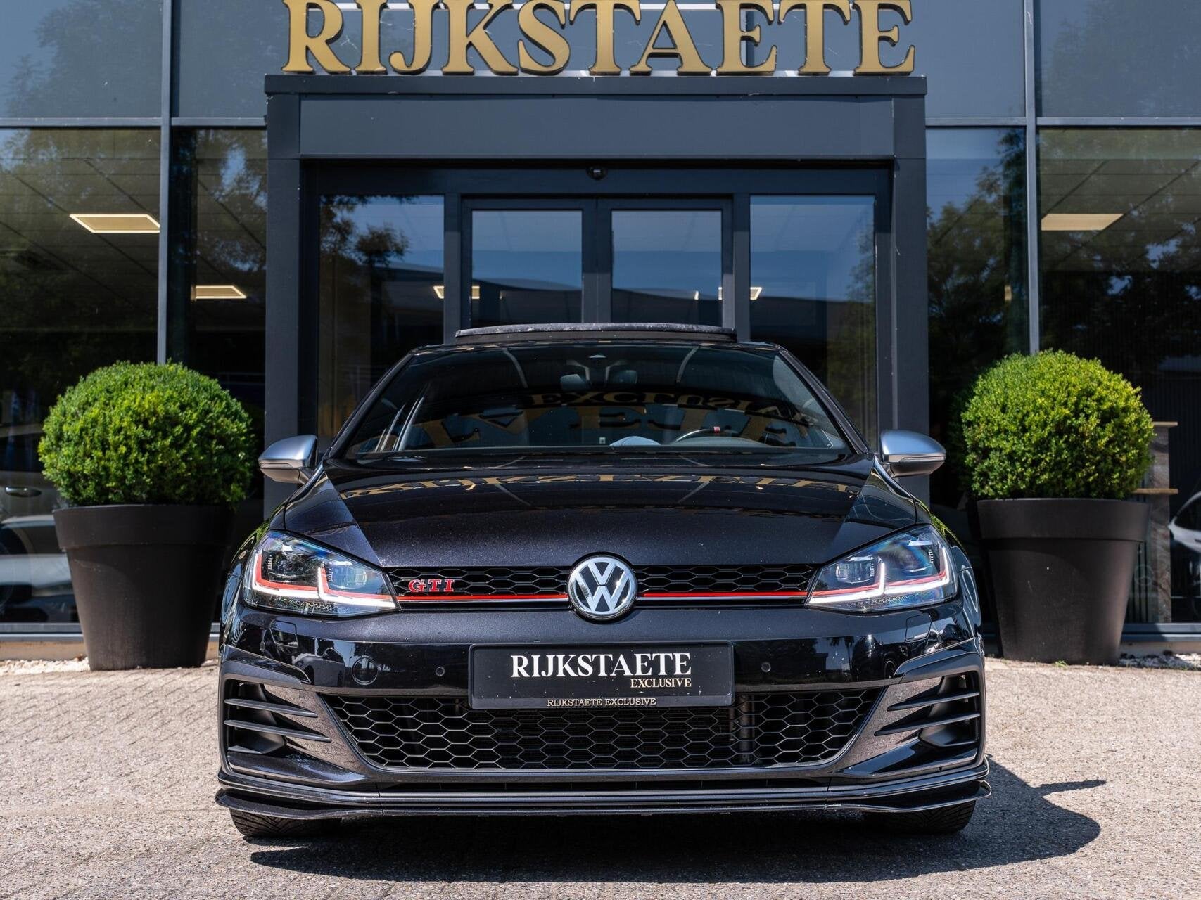 Volkswagen Golf 2.0 TSI GTI TCR|PANO|ACC|19''|CAMERA|LEDER, 1330 kg, 15 km/l, Gebruikt, 4 cilinders