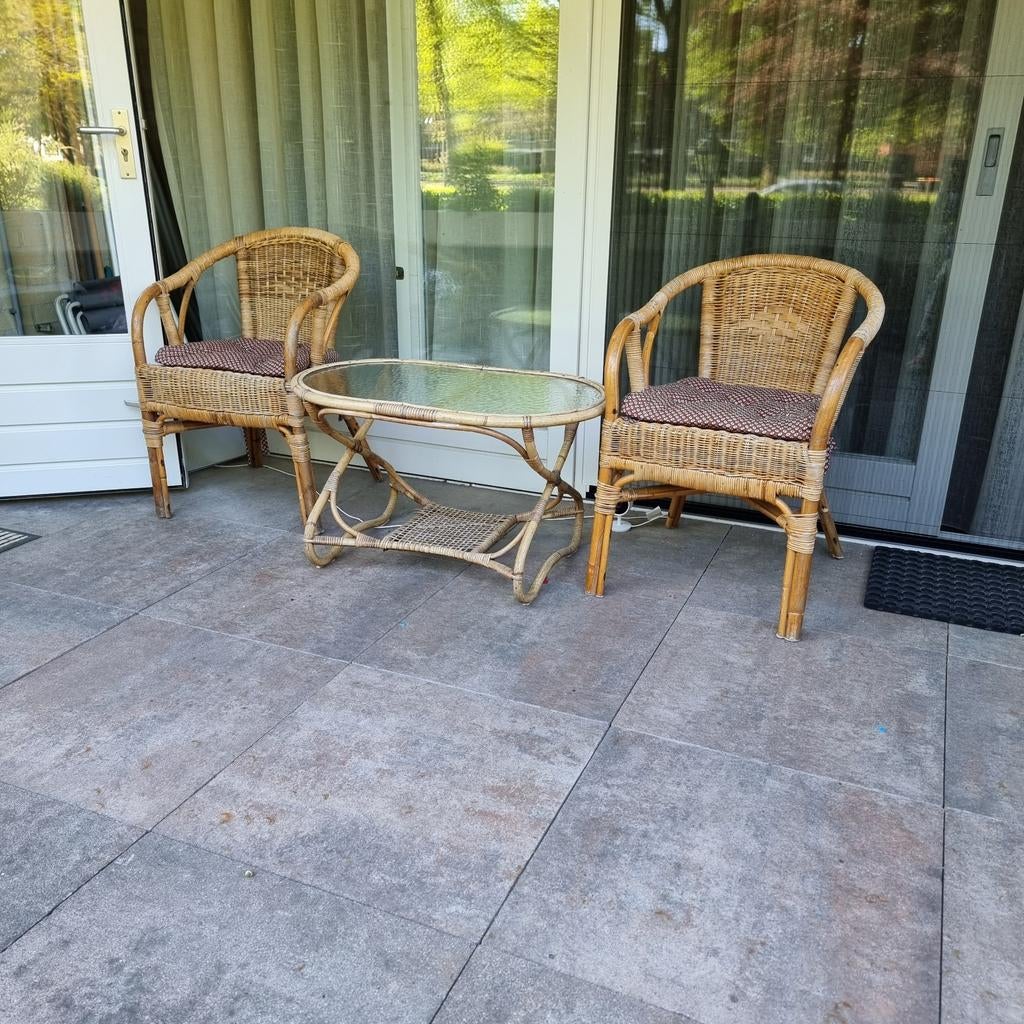 Vintage Rotan Tafeltje (1948) met 2 Rotan Stoeltjes (1990), Gebruikt, Bijzettafel, Rotan, Tuinset