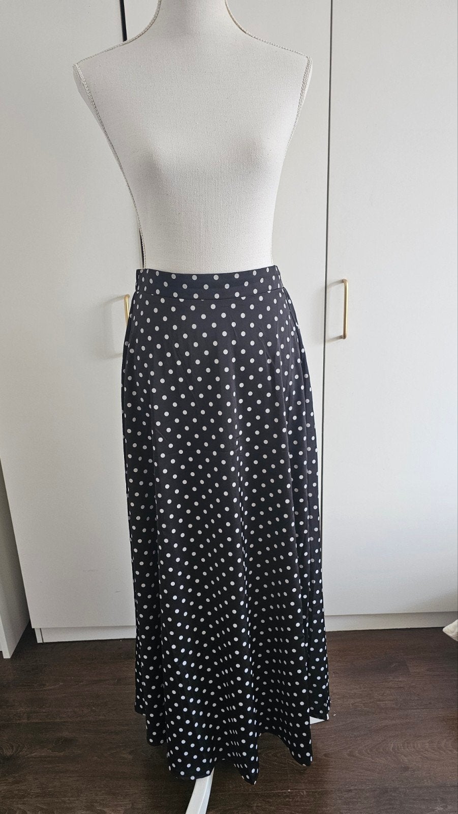 Nieuwe gestipte satijnen rok, Kleding | Dames, Zwart, Dolssaci, Nieuw, Ophalen of Verzenden