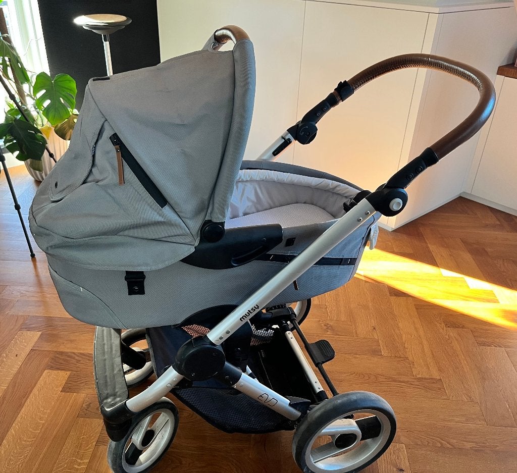 Mutsy Evo combiwagen compleet incl reiswieg/wandelwagenzitje, Kinderen en Baby's, Gebruikt, Mutsy, Met reiswieg, Ophalen