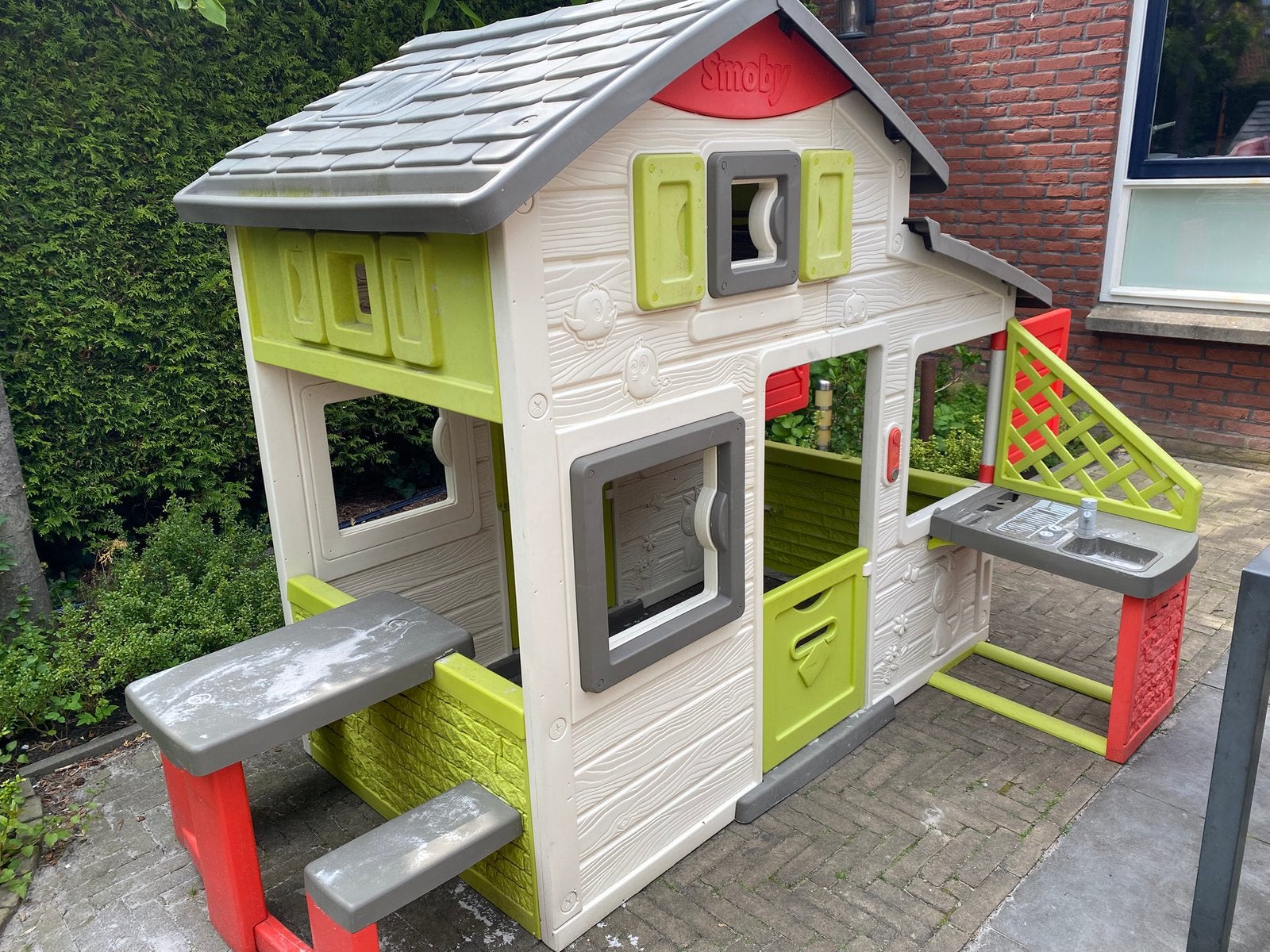 Smoby friends speelhuis met deurbel, keukentje en tafel., Ophalen of Verzenden, Gebruikt, Kunststof