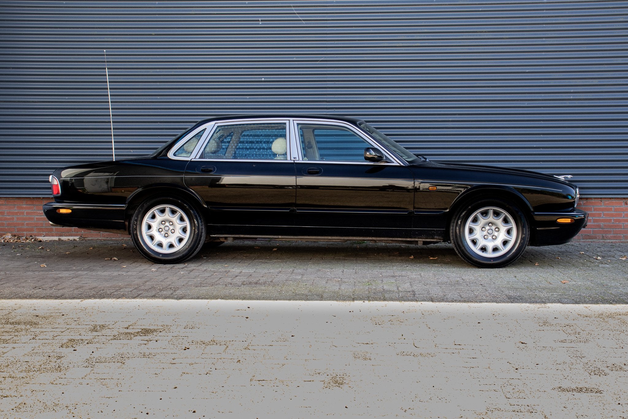 Jaguar XJ SOVEREIGN 4.0 V8 (bj 2000, automaat), Automaat, Zwart, Bedrijf, Lederen bekleding