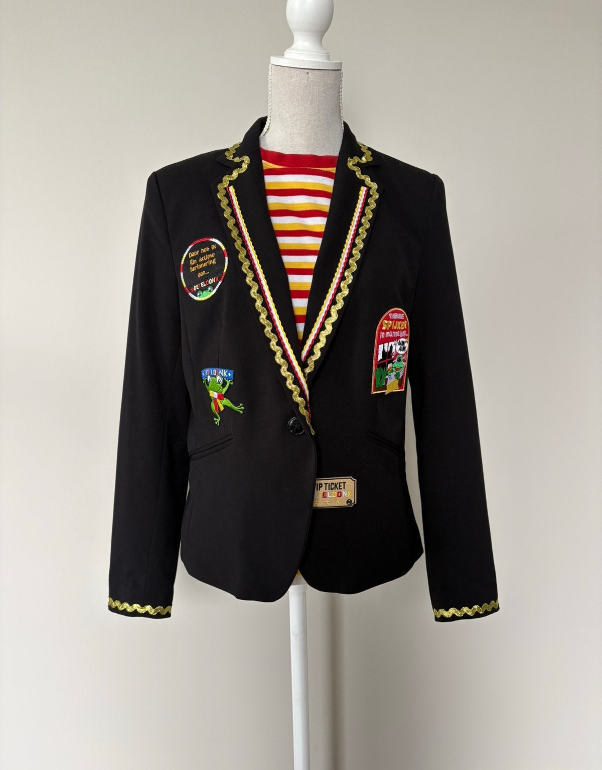 Oeteldonk jasje maat M/38 dames 🐸, Carnaval, Zo goed als nieuw, Kleding, Ophalen