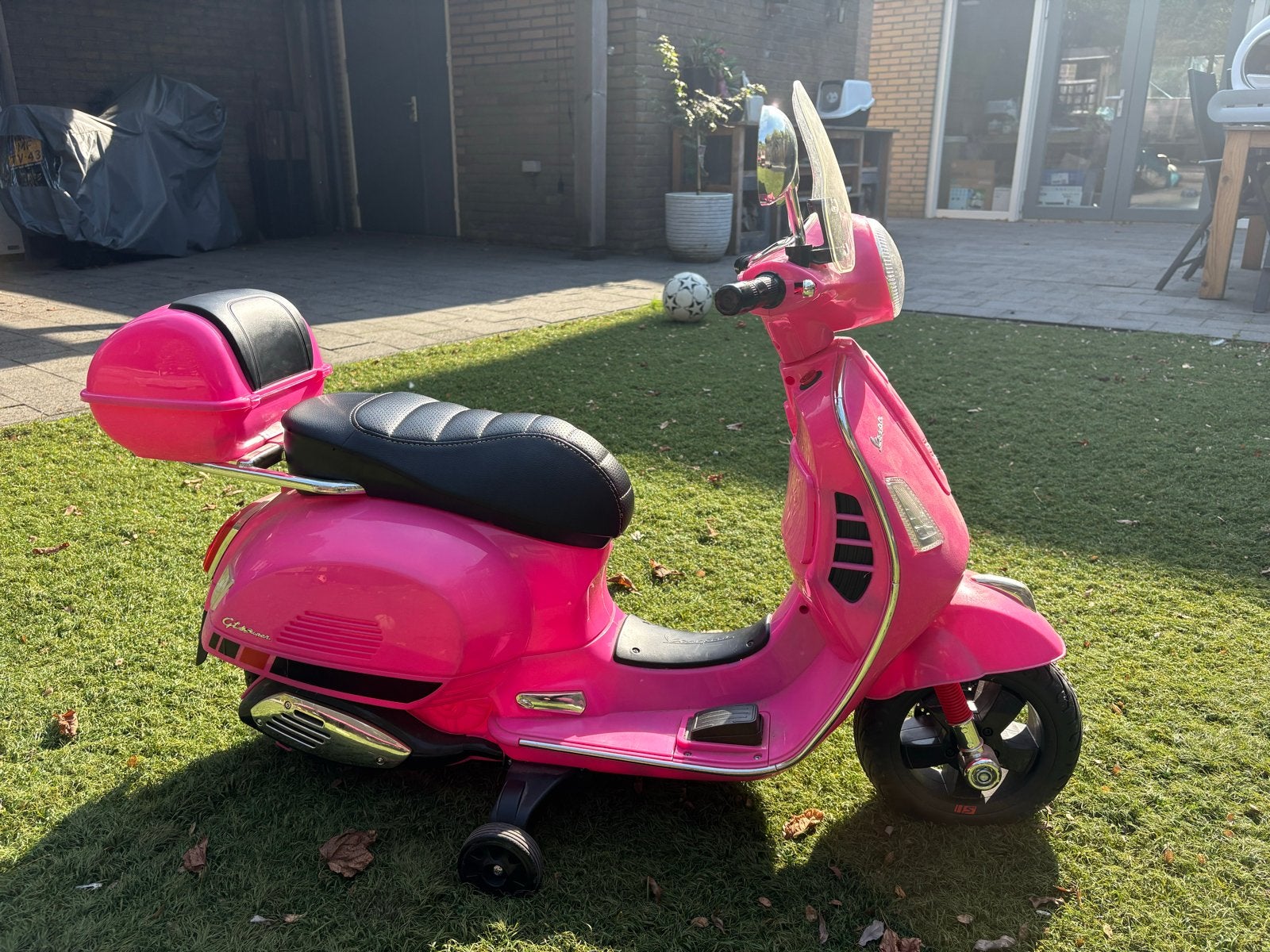 Roze Vespa kinder scooter met zijwieltjes, Kinderen en Baby's, Ophalen, Zo goed als nieuw, Overige typen