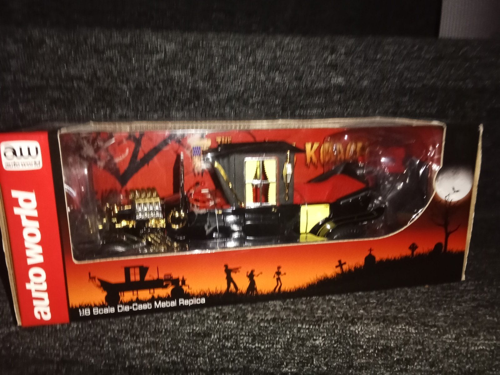 Auto World Barris Koach The Munsters 1:18 MIB, Ophalen of Verzenden