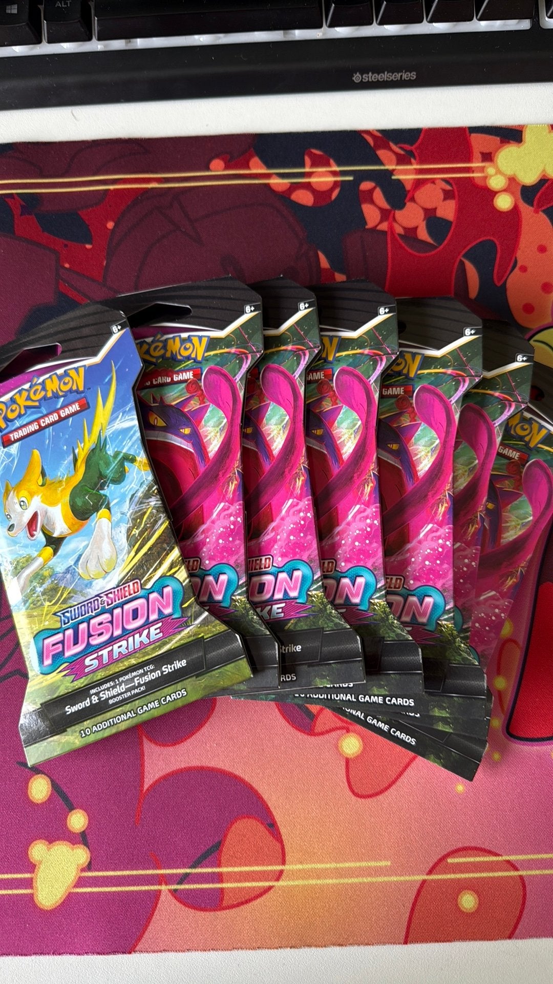 7x sleeved boosterpack fusion strike, Ophalen, Zo goed als nieuw, Booster