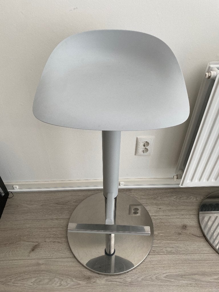Barkruk grijs, Ophalen, Kunststof, 60 tot 90 cm, Zo goed als nieuw