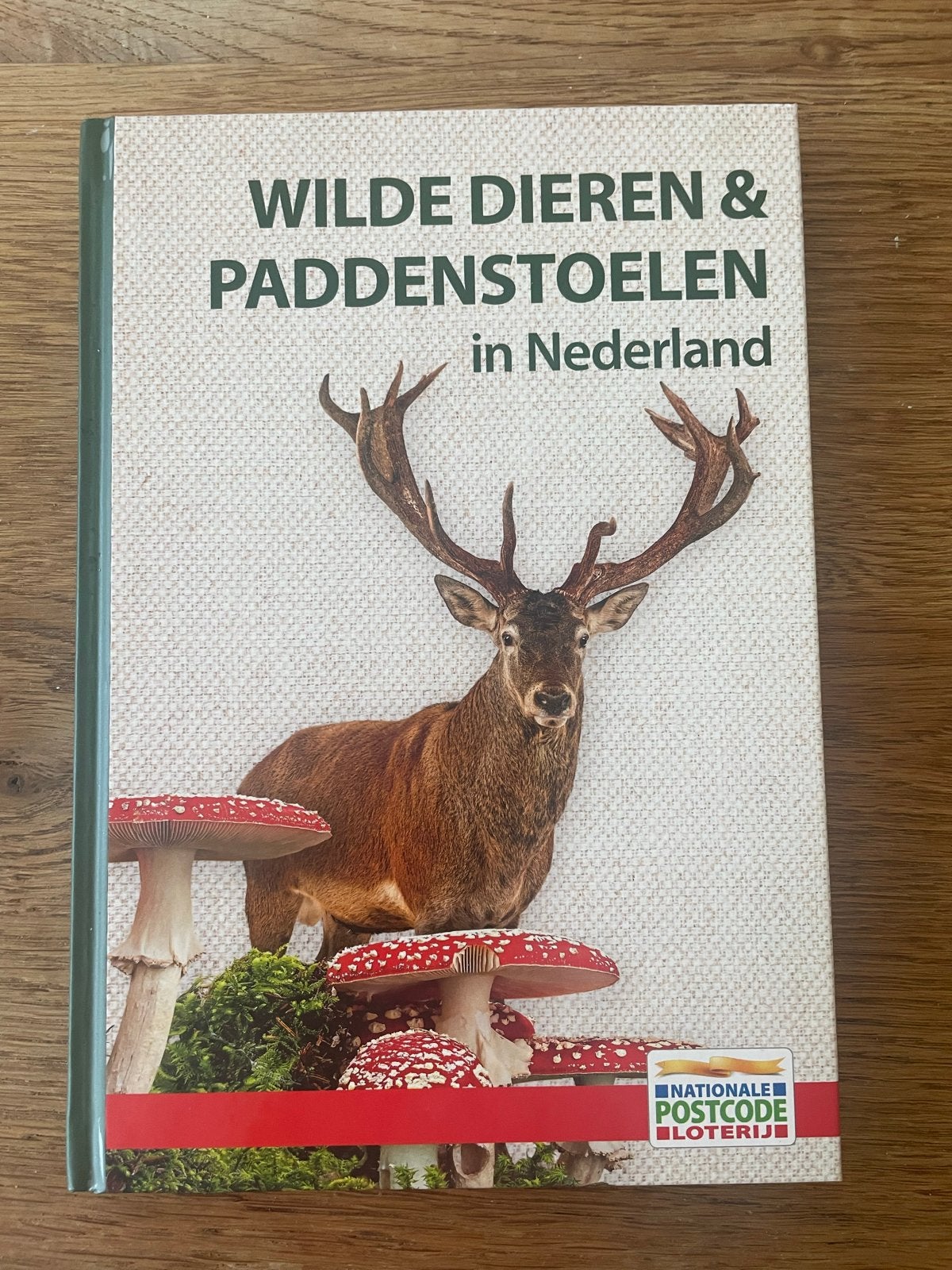 Wilde Dieren & Paddestoelen in Nederland - Natuurgids, Ophalen of Verzenden, Zo goed als nieuw, Natuur algemeen