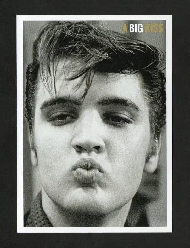 Elvis Presley A Big Kiss., Ophalen of Verzenden, 1980 tot heden, Ongelopen, Sterren en Beroemdheden