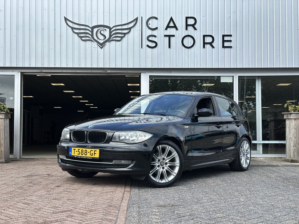 BMW 1-serie 118i |CRUISE|AIRCO|LM VELGEN 18''|PDC|ELK.PAKKET, 1-Serie, Achterwielaandrijving, Zwart, Handgeschakeld