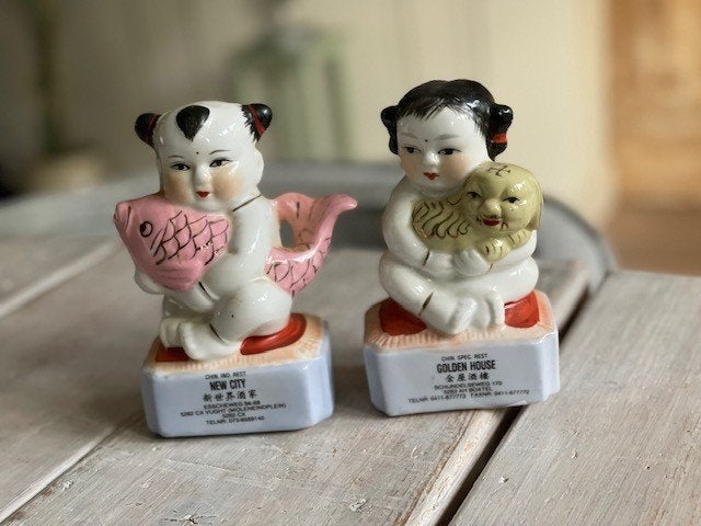 2 vintage Chinese beeldjes kinderen. Relatiegeschenk China, Ophalen, Zo goed als nieuw, Mens