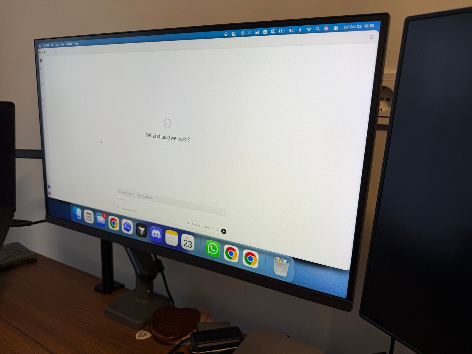 LG UltraGear 27 inch 4K Gaming Monitor with Robot Arm, Computers en Software, IPS, In hoogte verstelbaar, 1 tot 2 ms, 61 t/m 100 Hz
