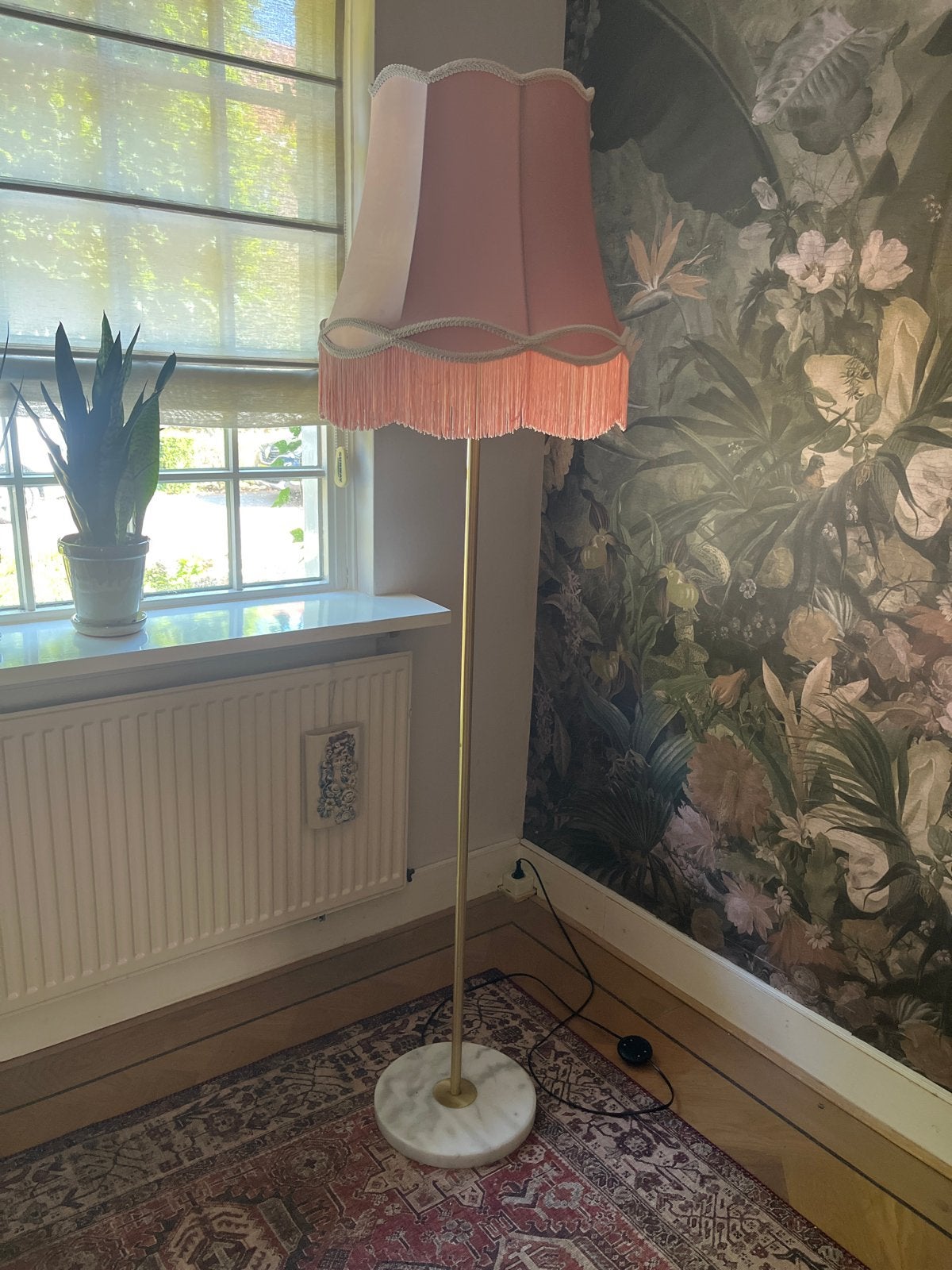 Stijlvolle staande lamp met roze kap en marmeren voet, Ophalen, E27 (groot), Zo goed als nieuw, Metaal