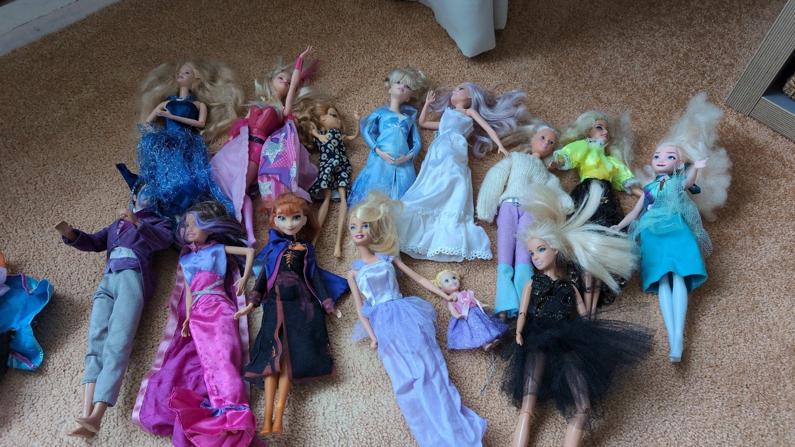 Grote collectie poppen, kleding en accessoires, Ophalen of Verzenden, Gebruikt, Barbie