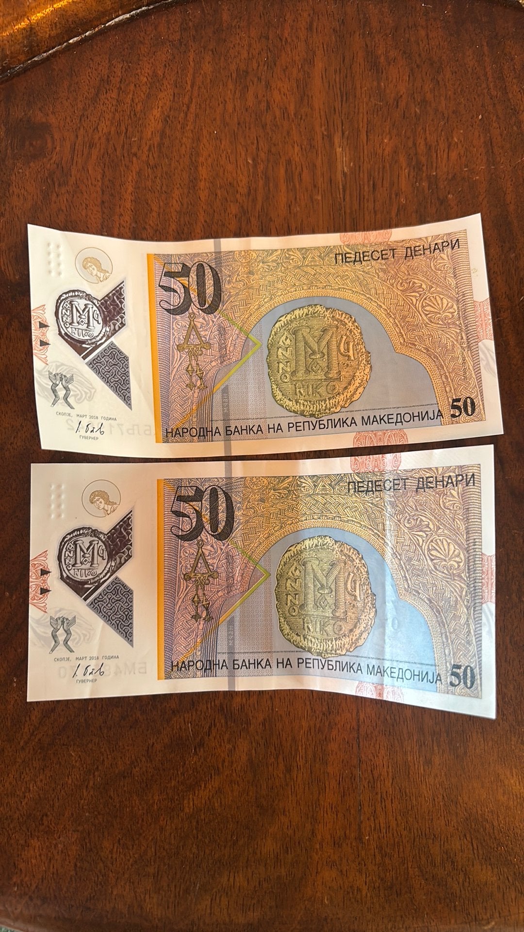 2x 50 denara Macedonië, Ophalen of Verzenden