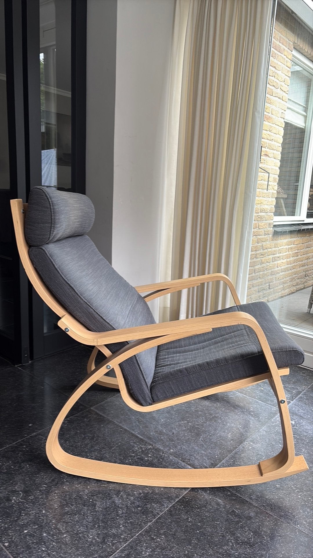 Schommelstoel hiiren frame grijze kussens, Huis en Inrichting, Fauteuils, Ophalen, 75 tot 100 cm, Zo goed als nieuw, 50 tot 75 cm