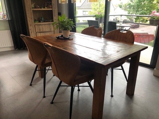 Teakhouten eettafel met 4 stoelen en salontafel