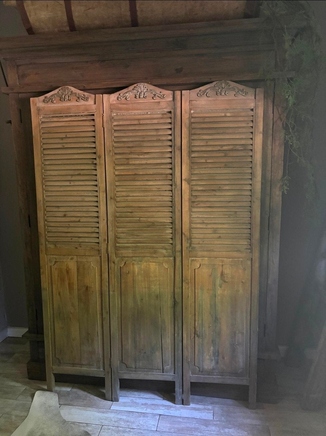 Oud houten louvre luiken kamerscherm, Ophalen