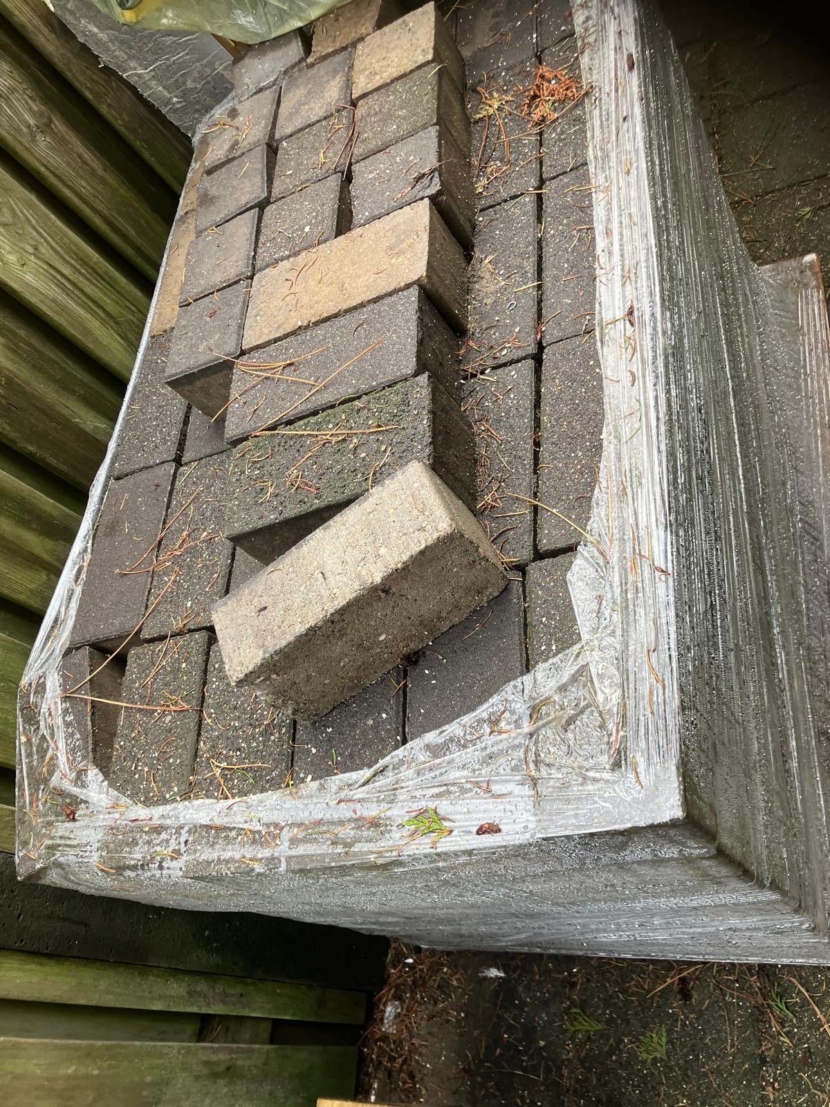 Gebruikte betonnen klinkers voor terras of oprit, Tuin en Terras, Ophalen, Gebruikt, Klinkers, 10 m² of meer