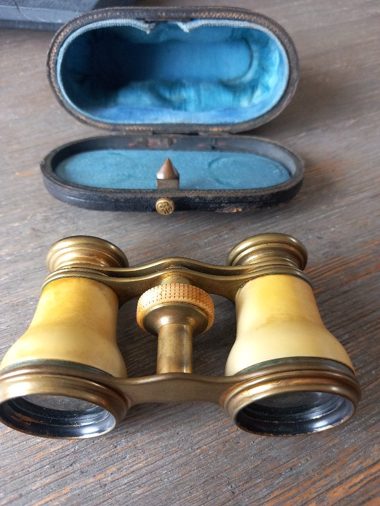 antieke werkende toneel/opera kijker, Ophalen