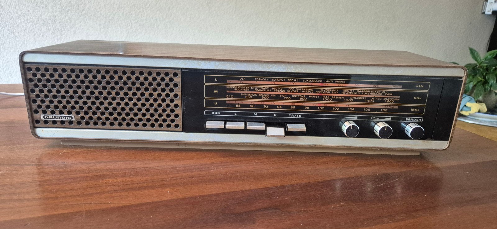 Vintage Grundig RF 411 Radio - Klassieke Wereldontvanger, Audio, Tv en Foto, Ophalen of Verzenden, Gebruikt, Wereldontvanger