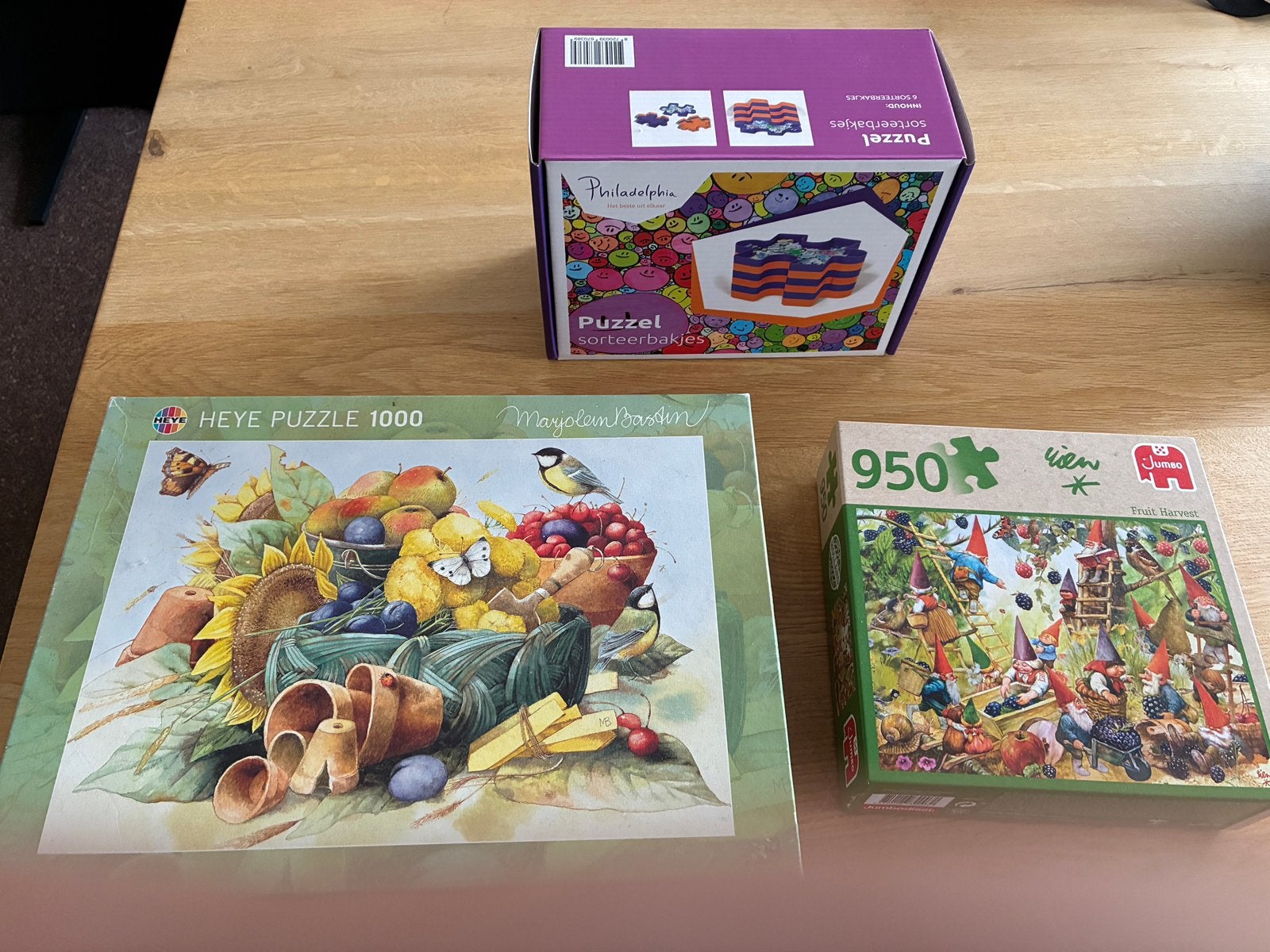 2 puzzels en puzzel sorteerbakjes, Ophalen, Zo goed als nieuw
