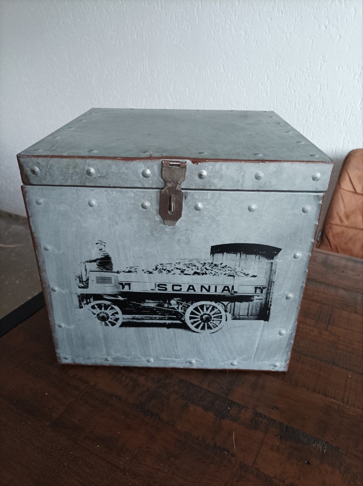 Metalen opbergkist met Scania print 35x35x33cm, Ophalen, Minder dan 50 cm, Minder dan 50 cm, Zo goed als nieuw