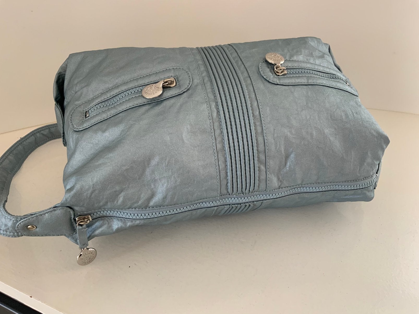 T3 ) Kipling Jamy model in lichtblauw metallic, Ophalen of Verzenden, Zo goed als nieuw, Blauw, Kipling