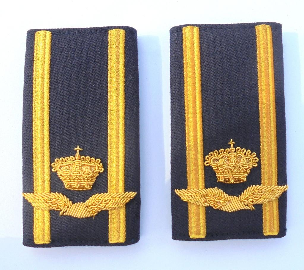 Schouder-epauletten ROT Luchtmacht ceremonieel Avond Tenue, Ophalen of Verzenden, Luchtmacht, Nederland, Embleem of Badge