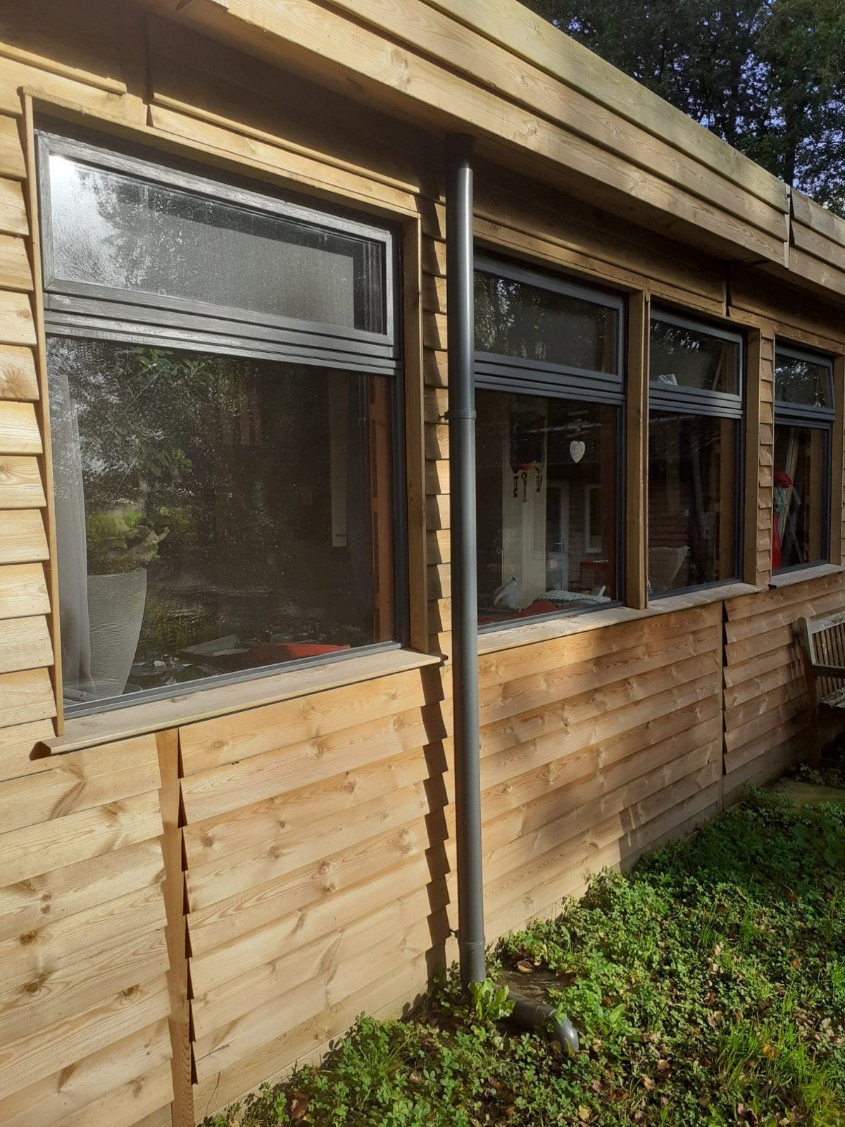 Hardhouten kozijnen met uitzetraam en hor, Gebruikt, Raamkozijn, Inclusief glas, 75 tot 150 cm