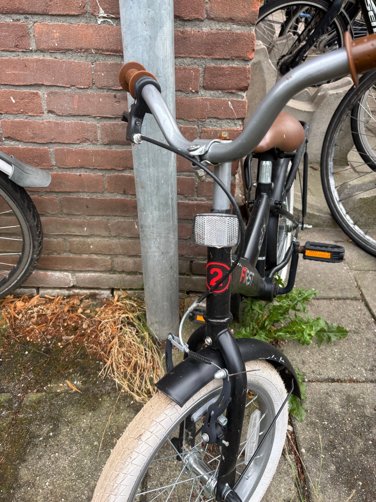 Kinderfiets 3-4 jaar - Zwart met witte banden, Ophalen of Verzenden, Gebruikt, Velgrem, Minder dan 16 inch
