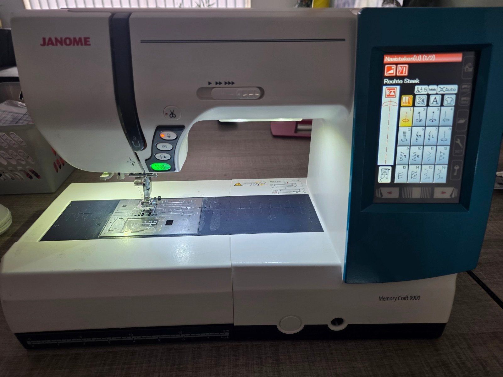 Janome Memory Craft 9900 – Naaicomputer & Borduurmachine, Hobby en Vrije tijd, Naaimachines en Toebehoren, Ophalen, Naaimachine