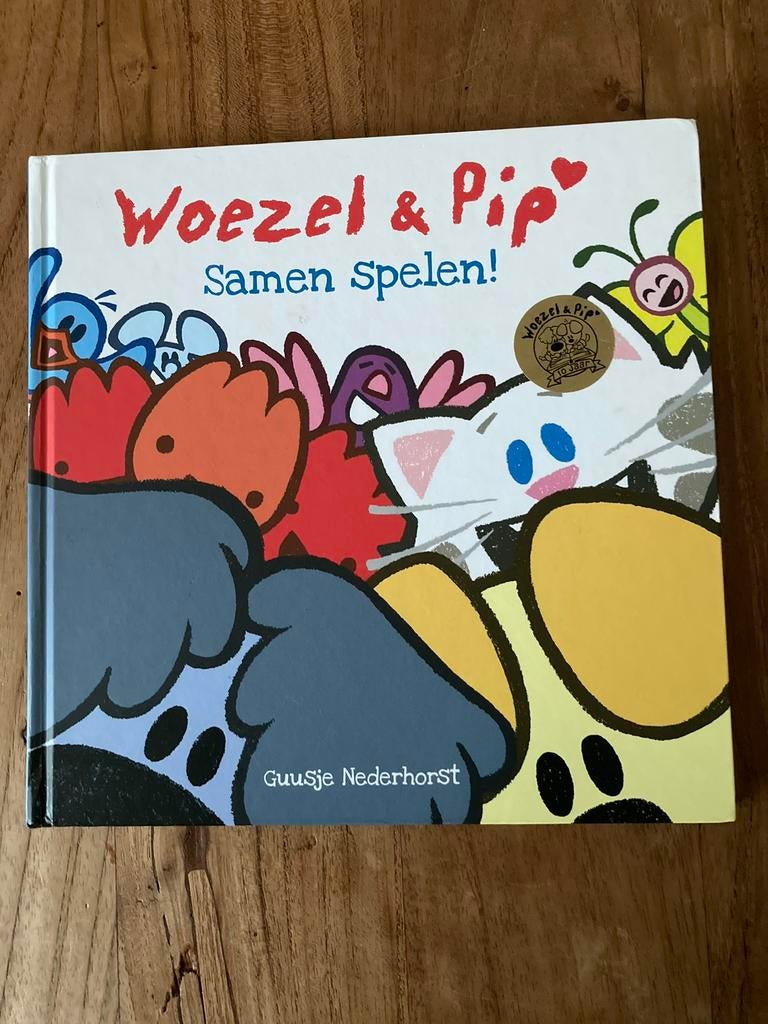 Boek woezel en pip - samen spelen, Boeken, Ophalen of Verzenden, Zo goed als nieuw