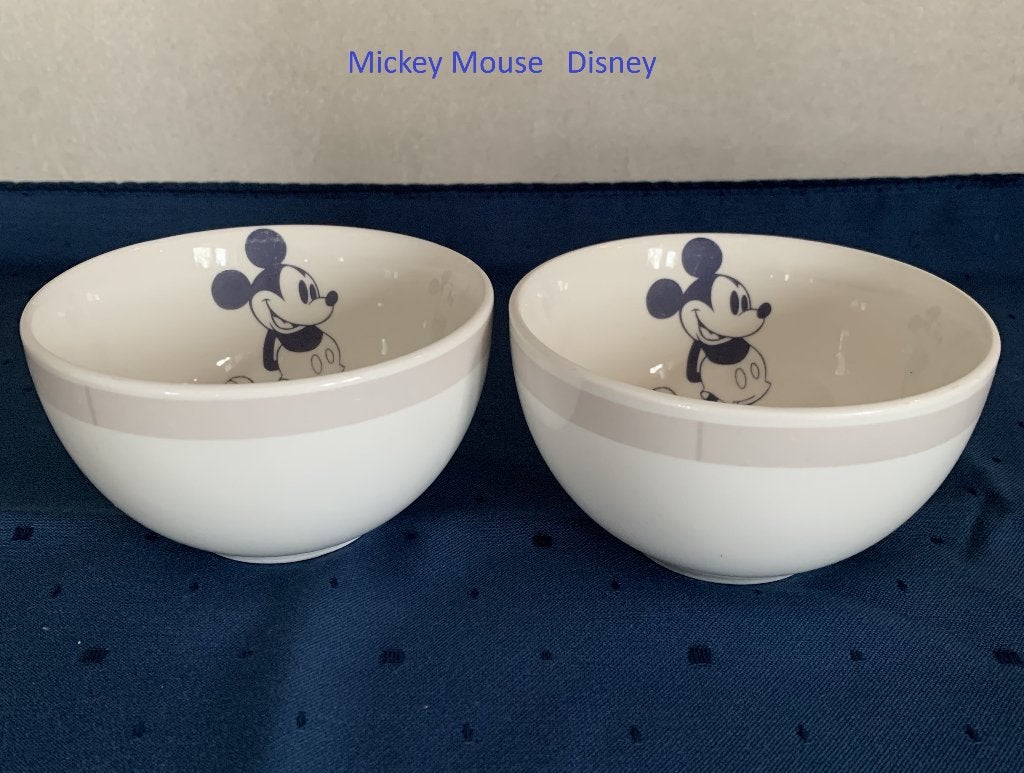 Mickey Mouse Disney 2 kommetjes, kommen, vla toetjes ijs kom, Ophalen of Verzenden, Zo goed als nieuw, Bord(en), Overige stijlen