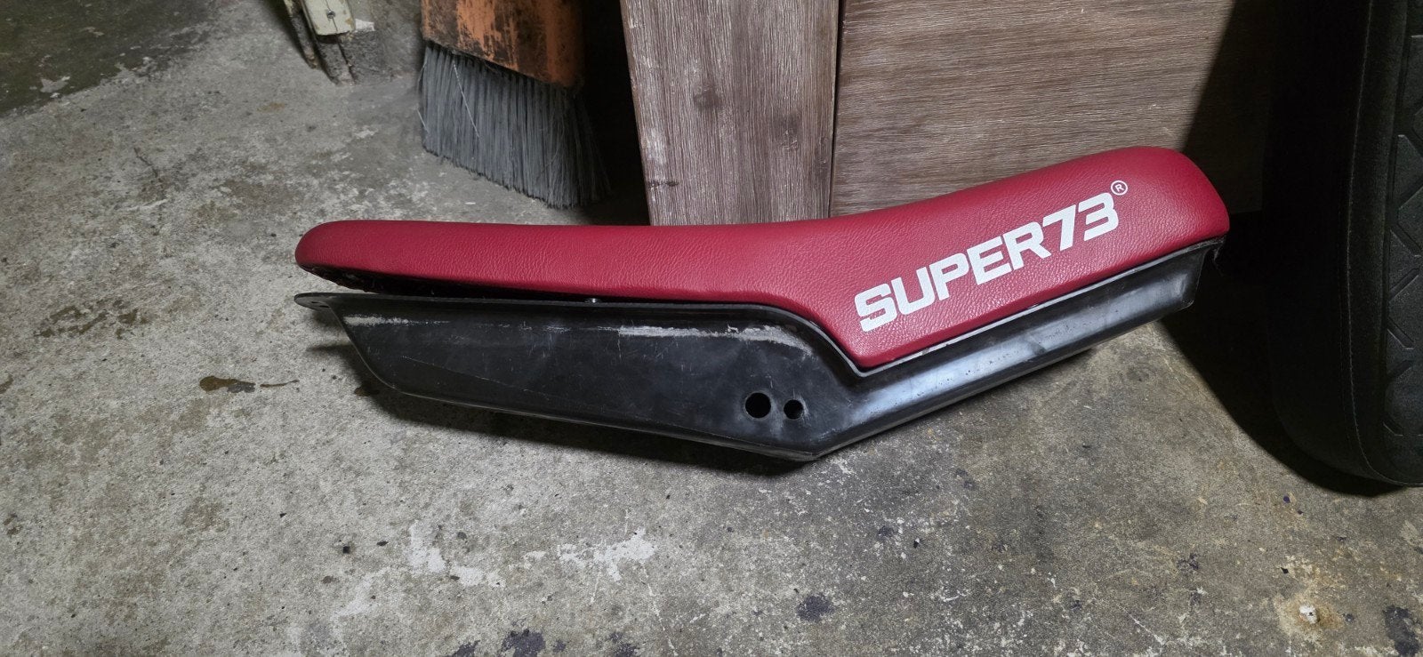 Super73 Zadel Rood en Fietstassen, Zadel, Super73, Ophalen, Elektrische fiets