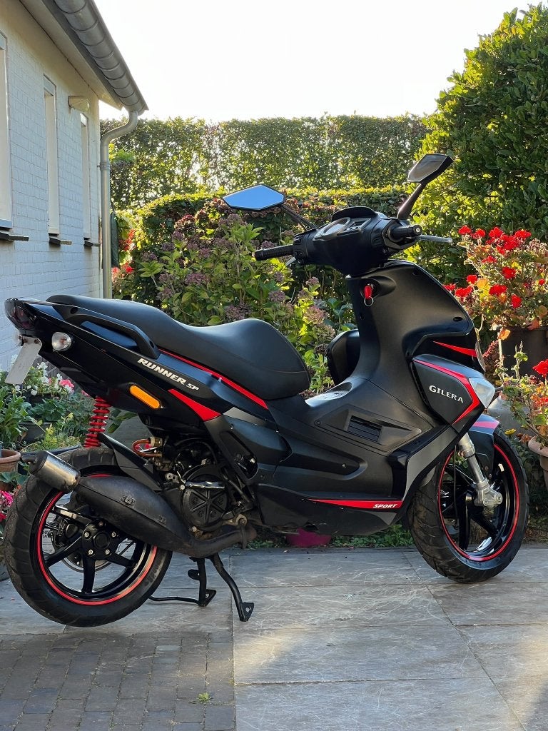 Foto 3 van ⭐️Gilera runner rst 50cc 2 takt Nette staat 7500 km⭐️