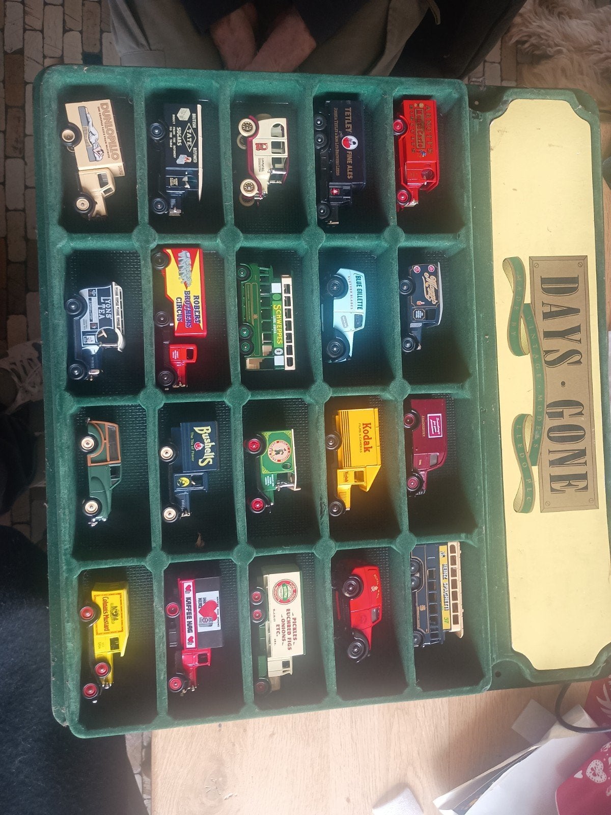 Days Gone FINA Classic Car Collection - 20 modelauto's, Hobby en Vrije tijd, Ophalen of Verzenden