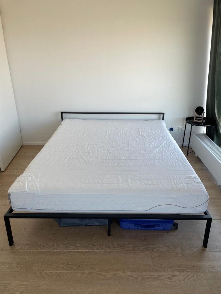 Metal bed frame 165x210 with really good mattress, Ophalen, Tweepersoons, Zo goed als nieuw, Matras