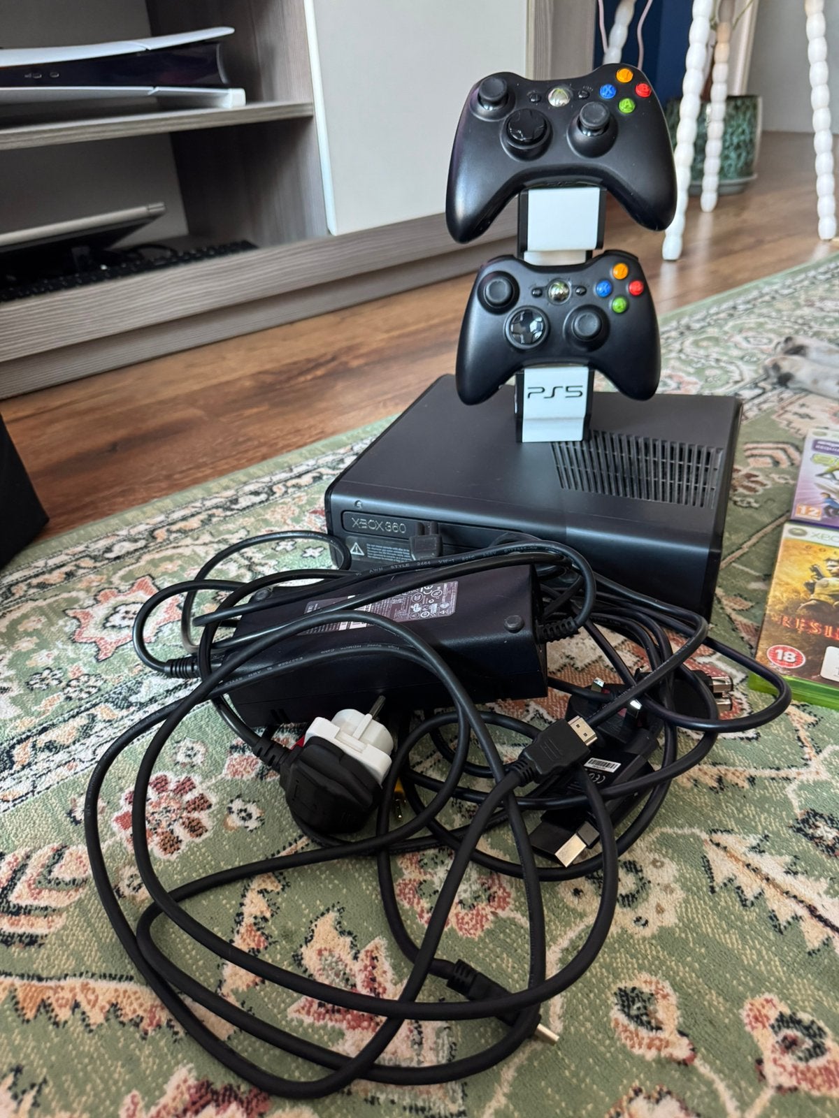 XBOX 360 with 30+ nostalgic games, Met 2 controllers, Ophalen of Verzenden, Zo goed als nieuw, 250 GB