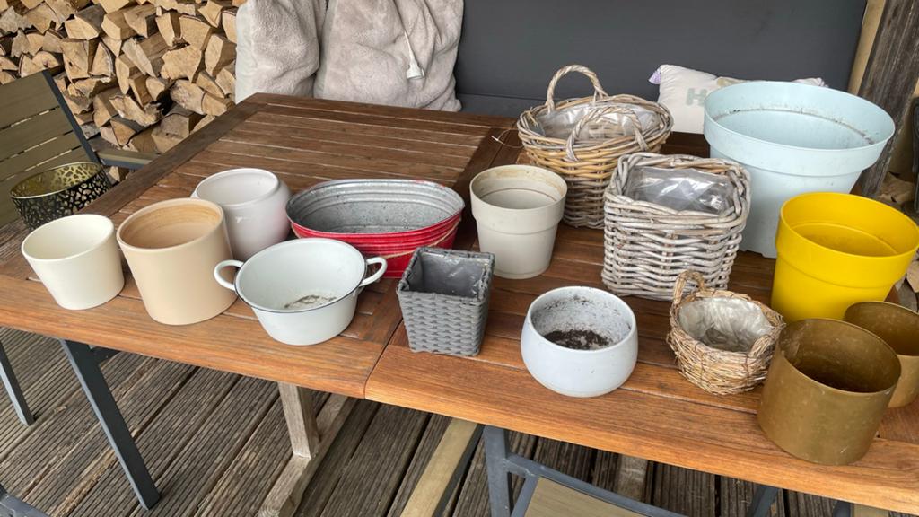 Diverse bloempotten en vazen gratis af te halen, Tuin en Terras, Overige materialen, Gebruikt, Binnen, Ophalen of Verzenden