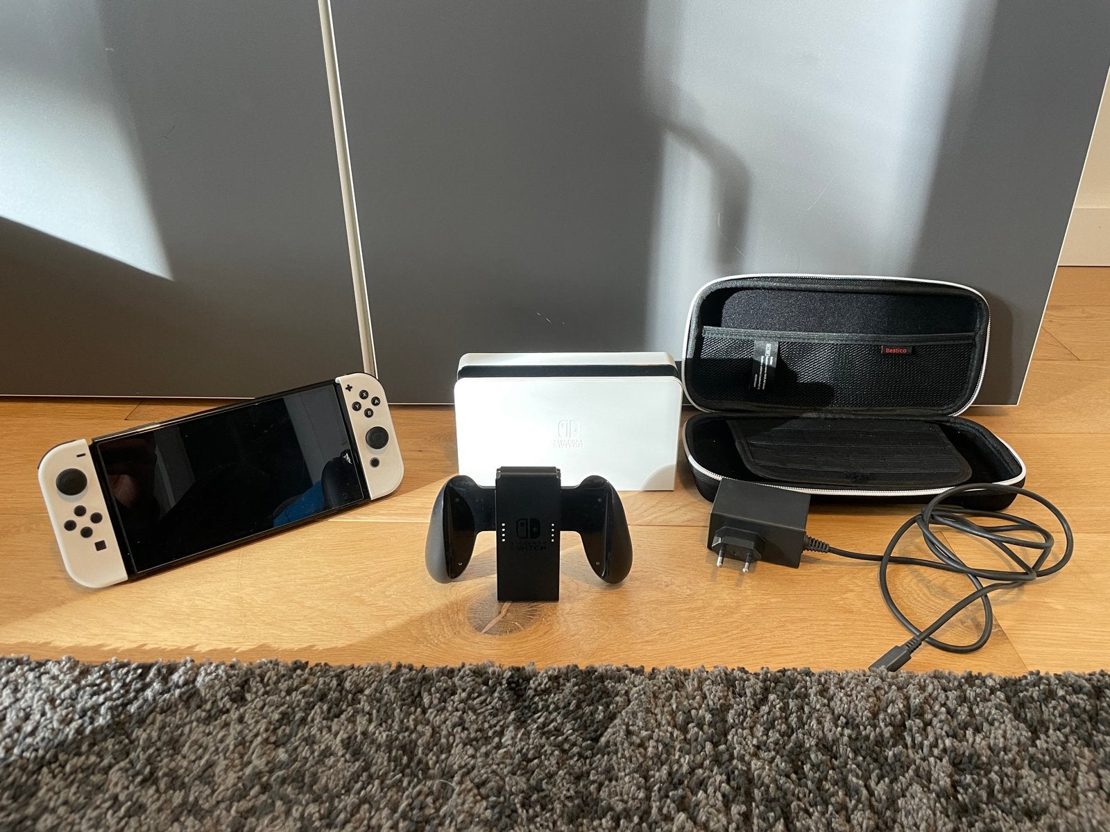 Nintendo Switch OLED Wit met accessoires en game, Switch OLED, Met games, Met 2 controllers, Ophalen of Verzenden
