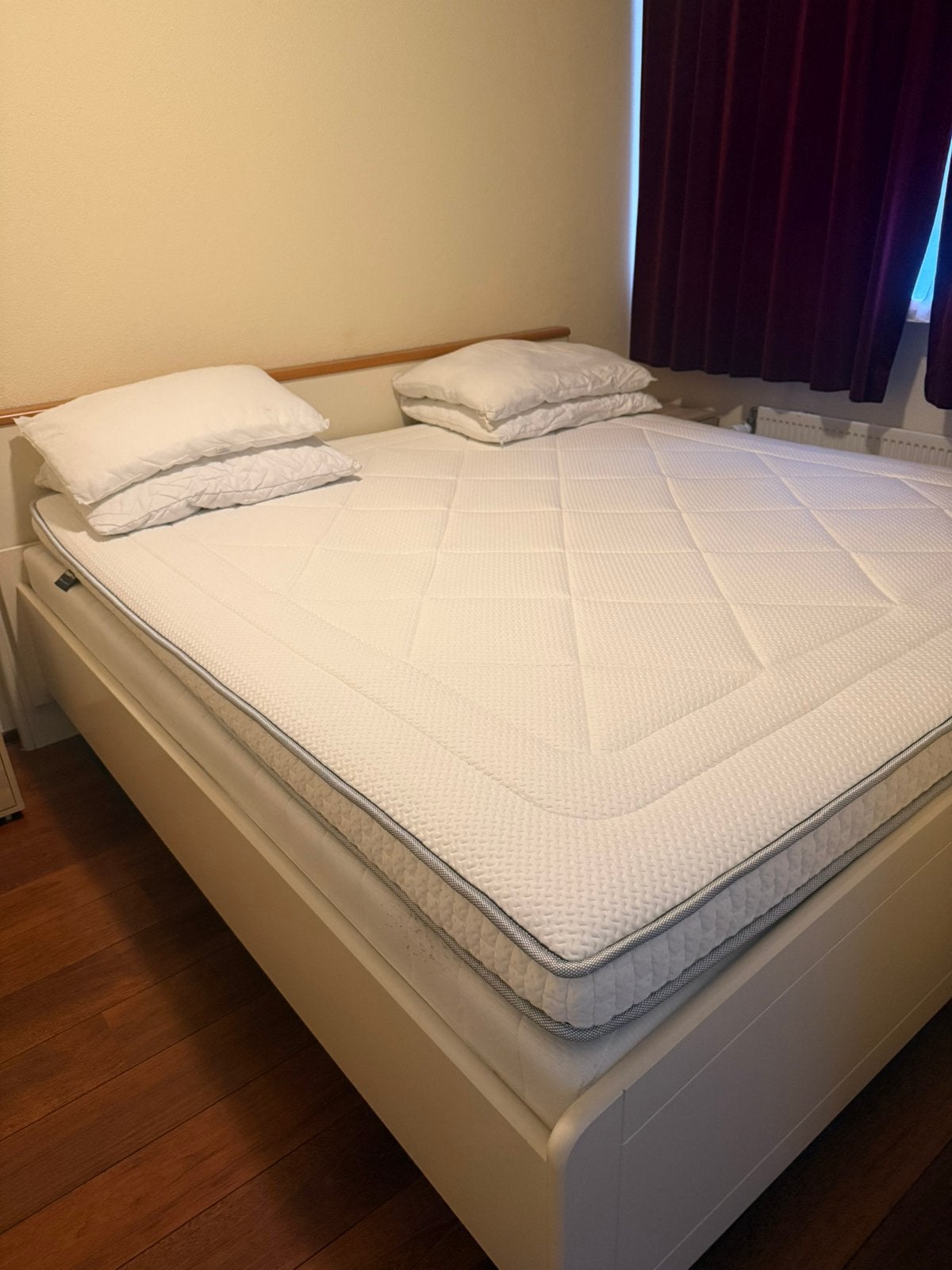 Tweepersoonsbed met houten accenten en matras, Ophalen, Wit, Tweepersoons, 140 cm